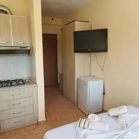 16 Golem (Tirana)